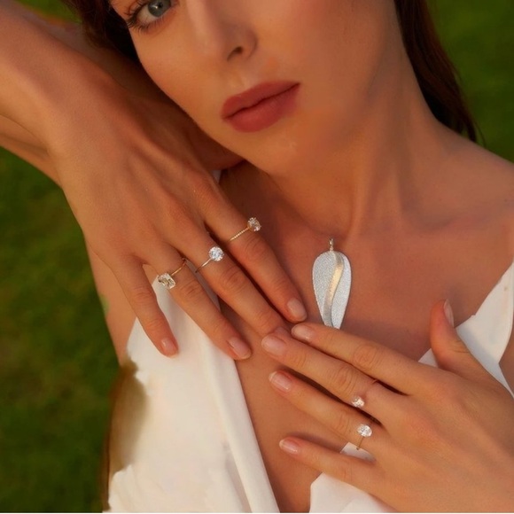 Simulated Moissanite Diamond Oval Crushed Ice 925 Yellow Gold Ring - Picture 4 of 6